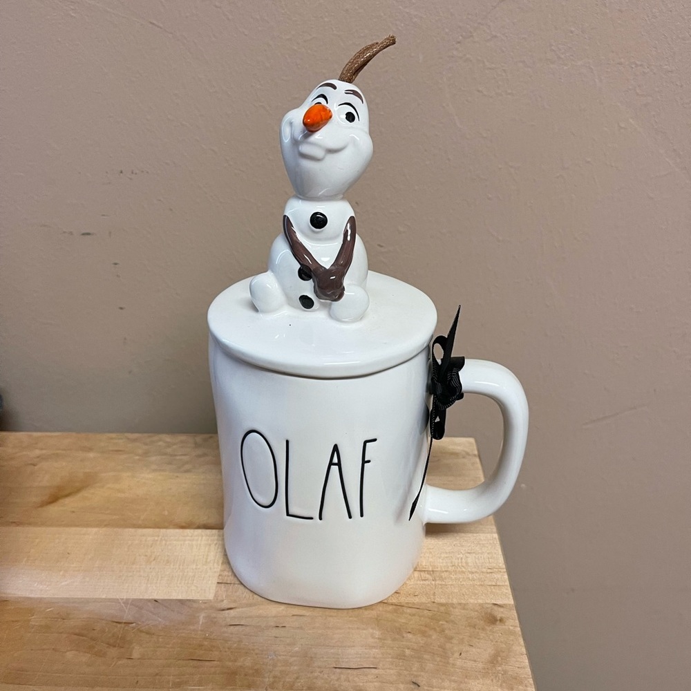 Rae Dunn Olaf Topped Christmas Holiday Frozen Mug